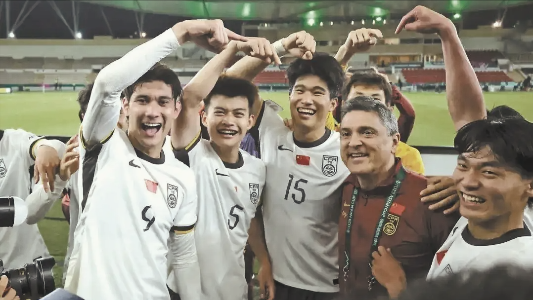 世界杯官网app下载-安东尼奥：站在楼顶假装跳，等人多了往下尿